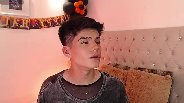 Snapshot of Dulcey_ chatting on October 17, 4:04 am Dulcey online show from October 17, 4:04 am