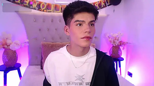 Snapshot of Dulcey_ chatting on October 19, 3:40 am Dulcey online show from October 19, 3:40 am