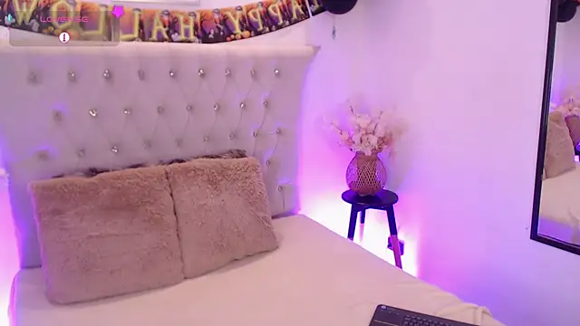 Snapshot of Dulcey_ chatting on October 20, 4:13 am Dulcey online show from October 20, 4:13 am