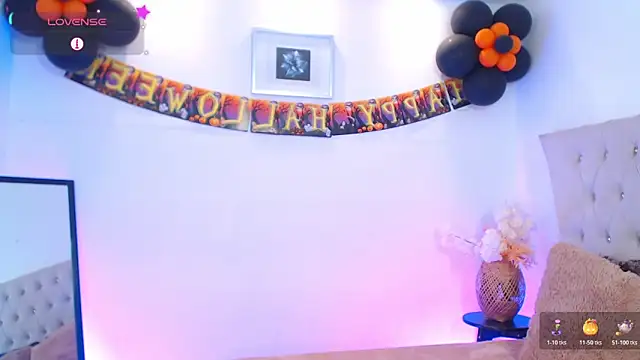 Snapshot of Dulcey_ chatting on October 21, 5:30 am Dulcey online show from October 21, 5:30 am