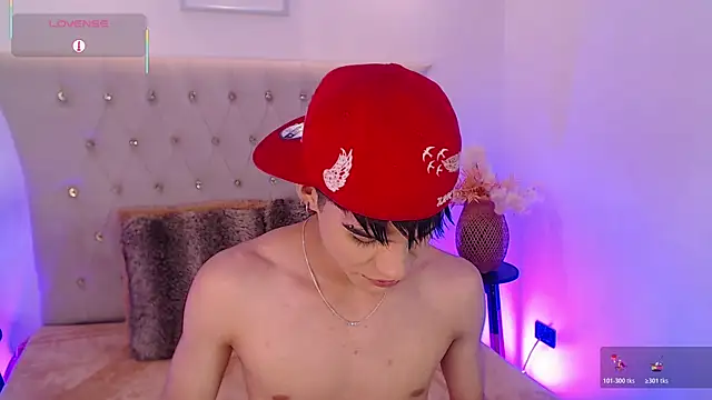 Snapshot of Dulcey_ chatting on November 22, 4:44 am Dulcey online show from November 22, 4:44 am