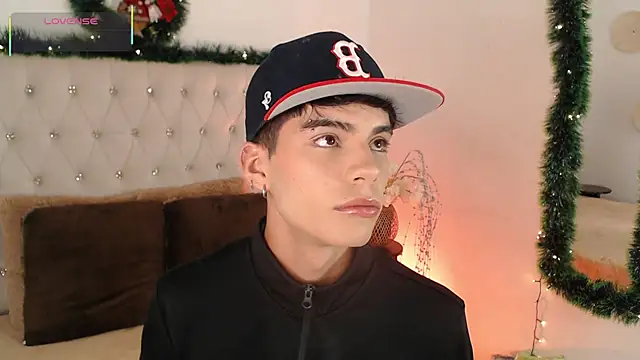 Snapshot of Dulcey_ chatting on December 14, 4:29 am Dulcey online show from December 14, 4:29 am