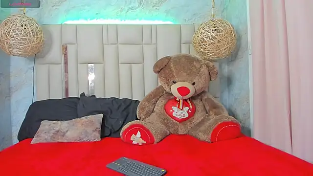 Snapshot of NikkyyRed chatting on October 9, 3:26 am NikkyyRed online show from October 9, 3:26 am