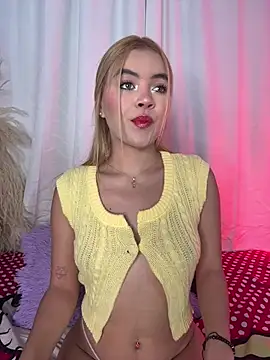 Snapshot of Miaa_rosses3 chatting on July 15, 11:32 pm Miaa rosses3 online show from July 15, 11:32 pm