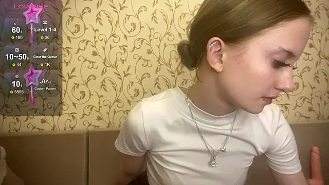 kittywithu online show from September 17, 4:52 pm