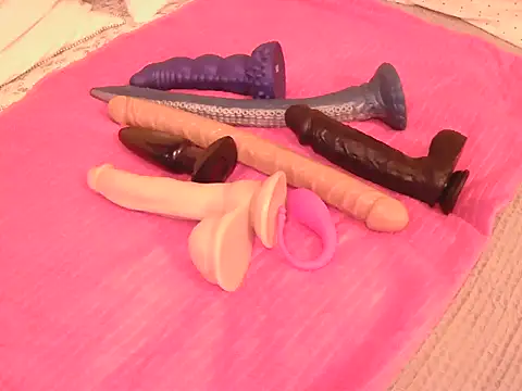 kimTgirl online show from January 17, 12:10 pm