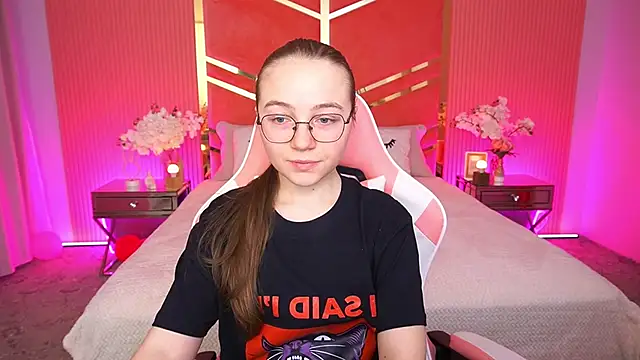 ArrinaWairr online show from December 16, 9:14 am