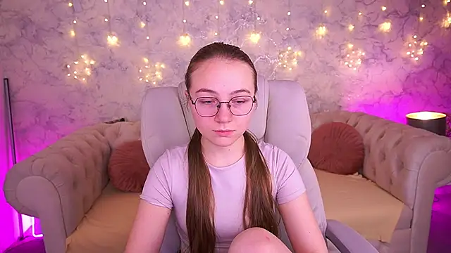 ArrinaWairr online show from March 4, 7:14 am