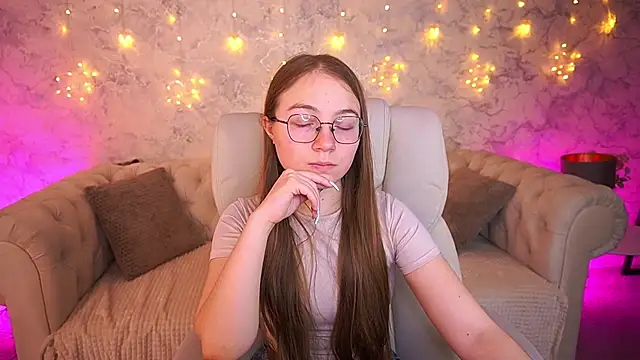 ArrinaWairr online show from March 10, 7:35 am