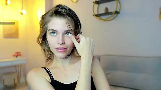 Snapshot of EleneButton chatting on September 9, 1:38 am EleneButton online show from September 9, 1:38 am