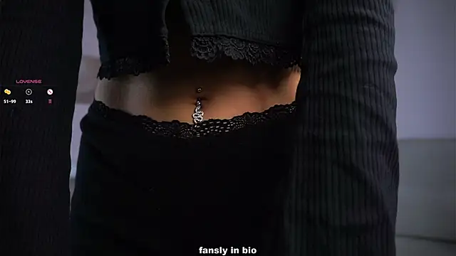 Snapshot of EleneButton chatting on November 12, 1:17 am EleneButton online show from November 12, 1:17 am