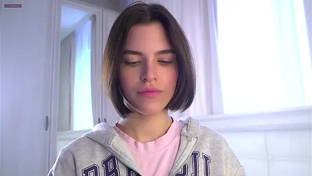 EleneButton online show from April 11, 1:10 am