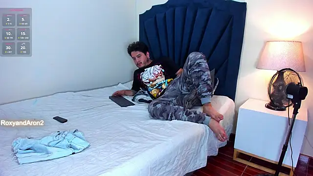 RoxyandAron2 online show from March 4, 6:25 pm