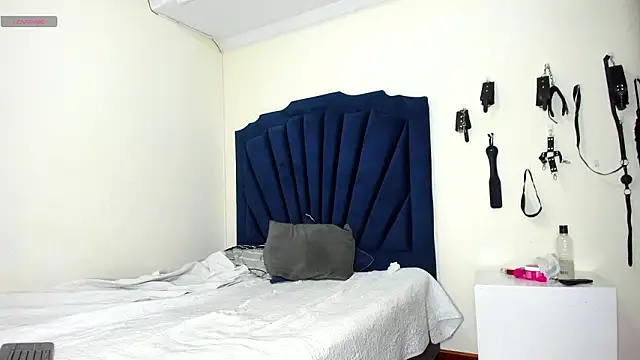 RoxyandAron2 online show from March 18, 1:58 pm