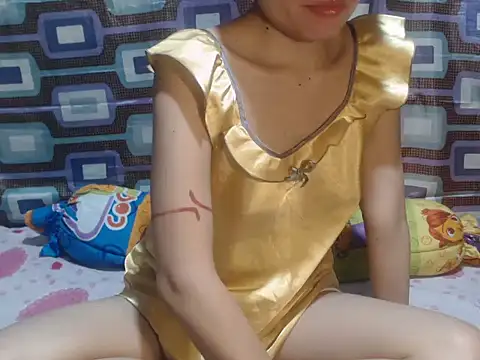 UrKitty lover18 online show from April 19, 12:15 pm