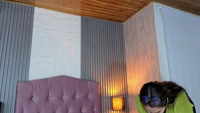 Bonnali lune online show from April 20, 8:32 pm