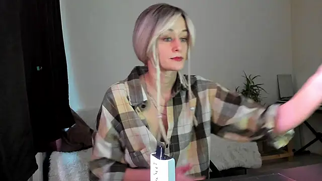 Snapshot of thief_of_hearts chatting on November 28, 10:51 am thief of hearts online show from November 28, 10:51 am