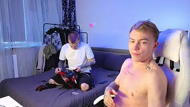 callmealexthx online show from April 10, 12:32 pm