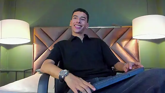 Snapshot of Aiden_Royce chatting on January 8, 2:47 am Aiden Royce online show from January 8, 2:47 am