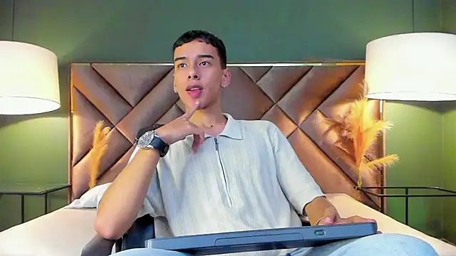 Snapshot of Aiden_Royce chatting on January 10, 4:14 am Aiden Royce online show from January 10, 4:14 am