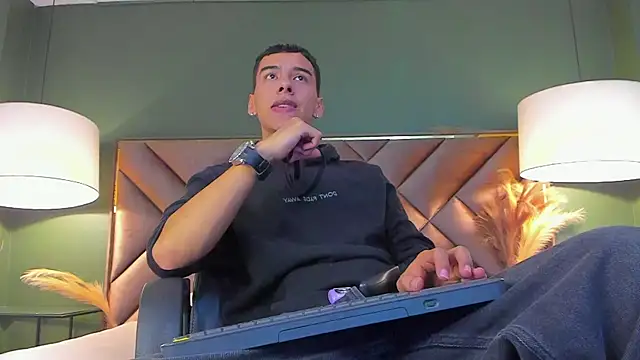 Snapshot of Aiden_Royce chatting on January 12, 5:56 am Aiden Royce online show from January 12, 5:56 am