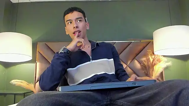 Snapshot of Aiden_Royce chatting on January 12, 9:20 pm Aiden Royce online show from January 12, 9:20 pm