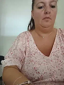 Snapshot of LaReginaNera chatting on June 24, 9:41 am LaReginaNera online show from June 24, 9:41 am