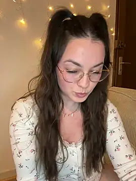 liloush   online show from April 8, 8:20 pm