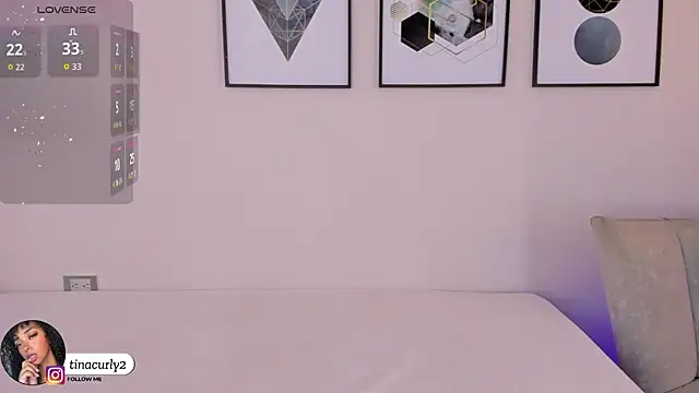 Snapshot of Tina_curly chatting on December 4, 11:41 am Tina curly online show from December 4, 11:41 am