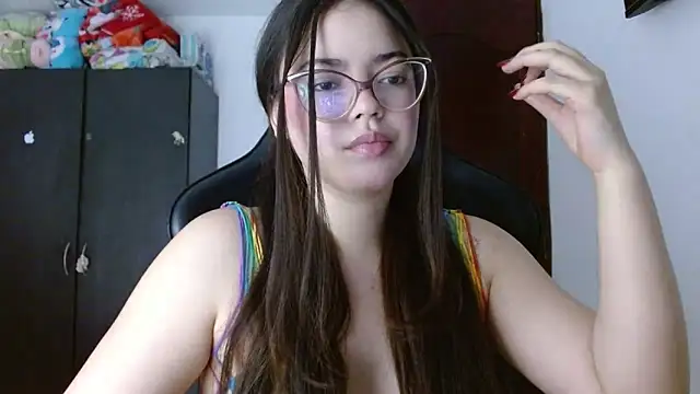 Snapshot of Valentina2390 chatting on May 12, 2:52 am Valentina2390 online show from May 12, 2:52 am