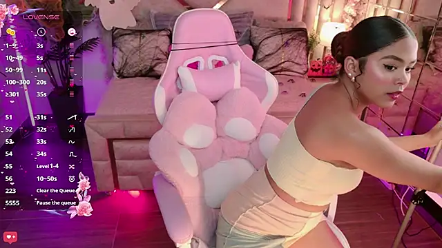 Snapshot of eimy_2 chatting on October 22, 4:46 am eimy 2 online show from October 22, 4:46 am