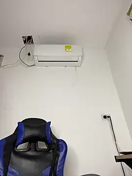 Snapshot of Rousevans_ chatting on November 14, 4:11 am Rousevans online show from November 14, 4:11 am