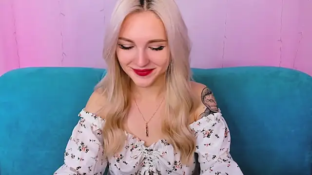 LisaFoxyMe online show from October 5, 8:12 am