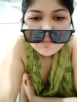 Snapshot of Nusrat-N chatting on September 16, 4:02 am Nusrat-N online show from September 16, 4:02 am