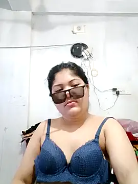 Snapshot of Nusrat-N chatting on September 30, 1:32 am Nusrat-N online show from September 30, 1:32 am