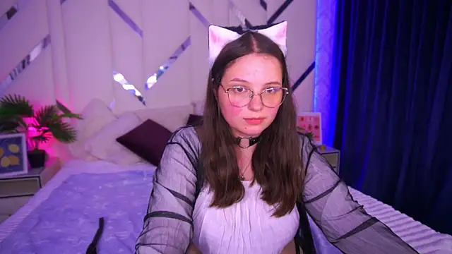 Snapshot of SophieDreamss chatting on September 14, 6:51 pm SophieDreamss online show from September 14, 6:51 pm