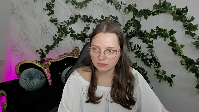 Snapshot of SophieDreamss chatting on September 24, 12:52 pm SophieDreamss online show from September 24, 12:52 pm