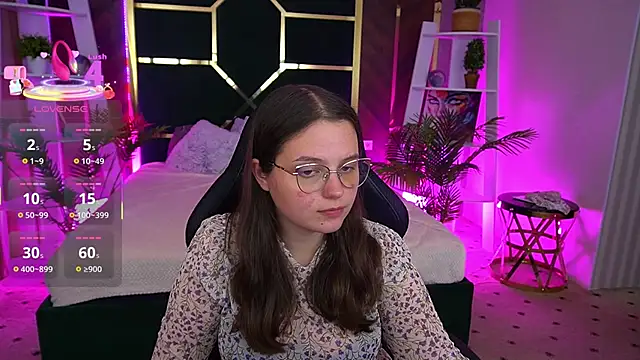 Snapshot of SophieDreamss chatting on September 30, 2:00 pm SophieDreamss online show from September 30, 2:00 pm