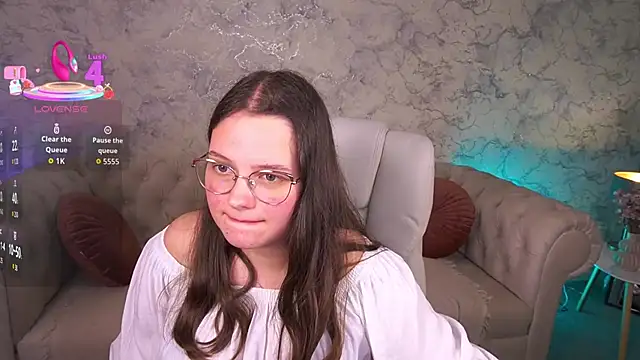 Snapshot of SophieDreamss chatting on October 3, 7:55 pm SophieDreamss online show from October 3, 7:55 pm