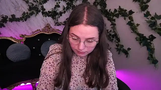 Snapshot of SophieDreamss chatting on October 10, 12:59 pm SophieDreamss online show from October 10, 12:59 pm