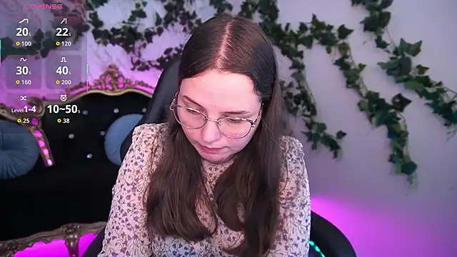 Snapshot of SophieDreamss chatting on October 15, 1:44 pm SophieDreamss online show from October 15, 1:44 pm