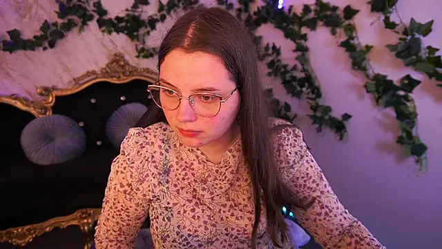 Snapshot of SophieDreamss chatting on October 17, 2:41 pm SophieDreamss online show from October 17, 2:41 pm