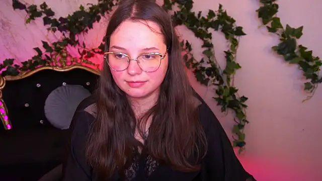 Snapshot of SophieDreamss chatting on October 28, 2:42 pm SophieDreamss online show from October 28, 2:42 pm