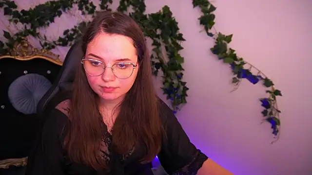 Snapshot of SophieDreamss chatting on November 11, 2:28 pm SophieDreamss online show from November 11, 2:28 pm