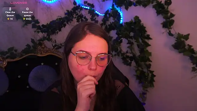 Snapshot of SophieDreamss chatting on November 12, 2:28 pm SophieDreamss online show from November 12, 2:28 pm