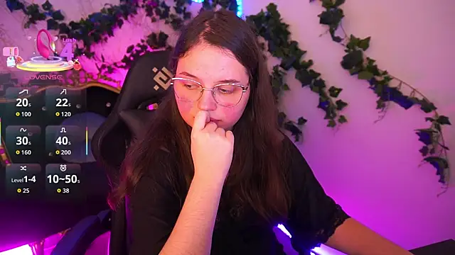 Snapshot of SophieDreamss chatting on November 21, 2:38 pm SophieDreamss online show from November 21, 2:38 pm