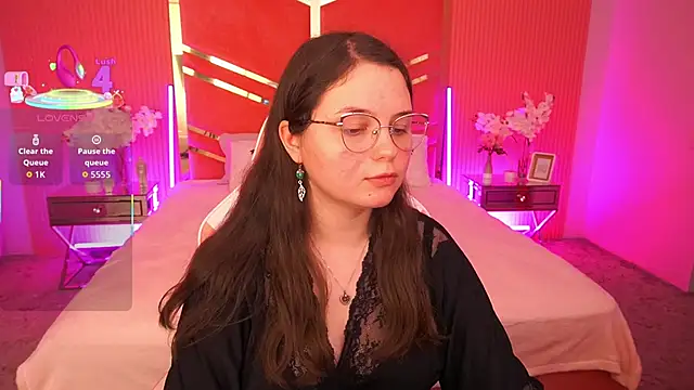 Snapshot of SophieDreamss chatting on November 27, 2:41 pm SophieDreamss online show from November 27, 2:41 pm