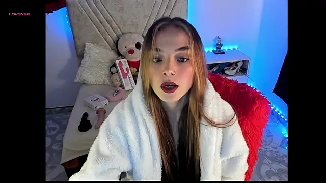 Snapshot of Mia_Victoria22 chatting on May 4, 3:30 pm Mia Victoria22 online show from May 4, 3:30 pm