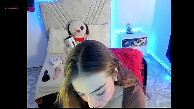 Snapshot of Mia_Victoria22 chatting on May 22, 7:30 pm Mia Victoria22 online show from May 22, 7:30 pm
