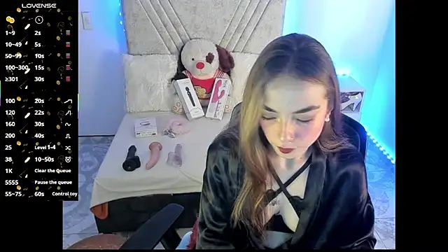 Snapshot of Mia_Victoria22 chatting on May 28, 3:20 pm Mia Victoria22 online show from May 28, 3:20 pm